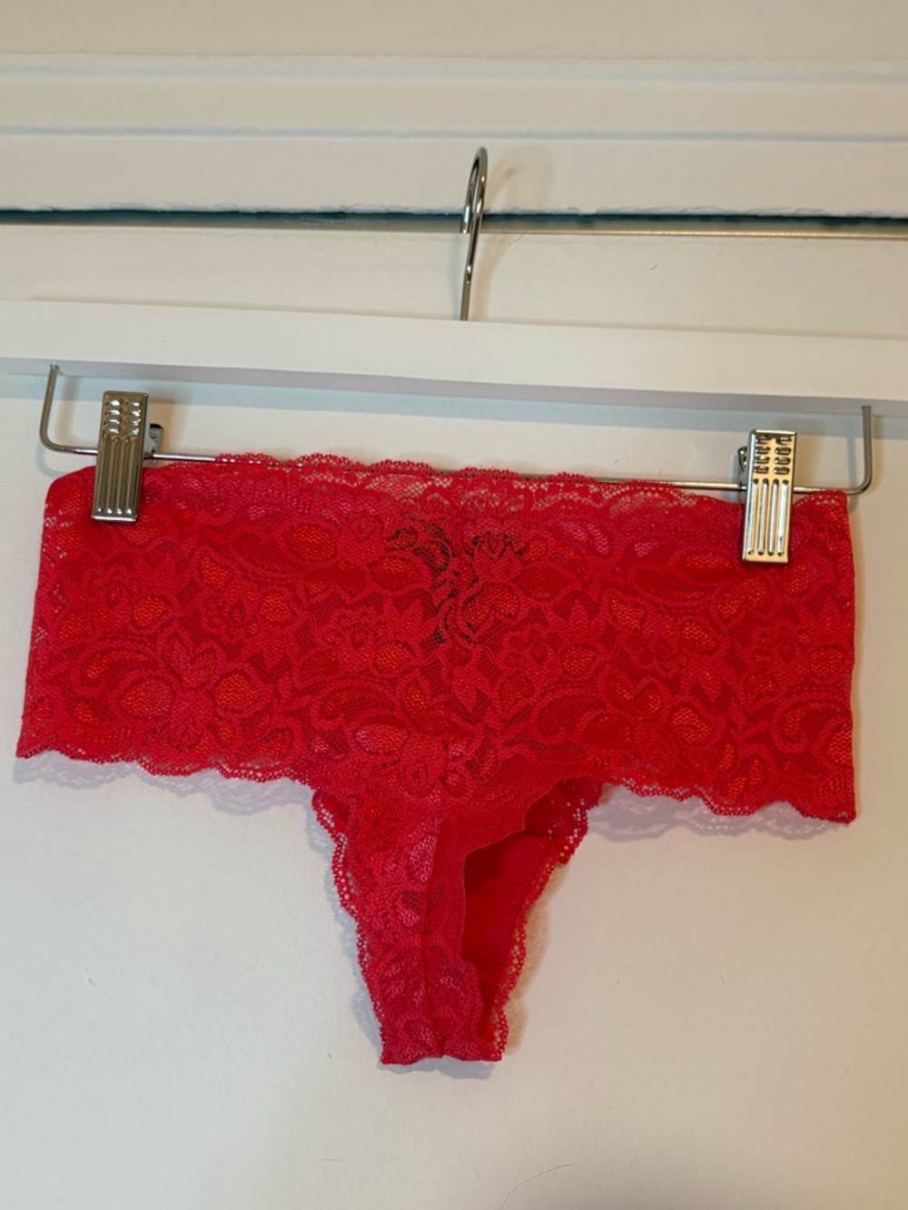 QUINCE RED LACE THONG (XS 1 PAIR)